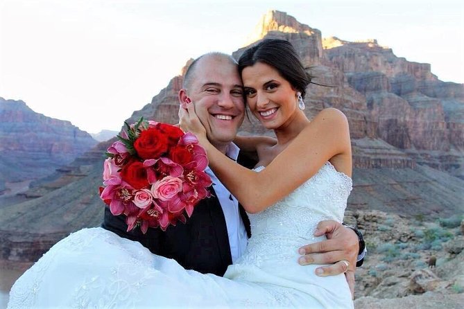 Grand Canyon Helicopter Wedding Couple