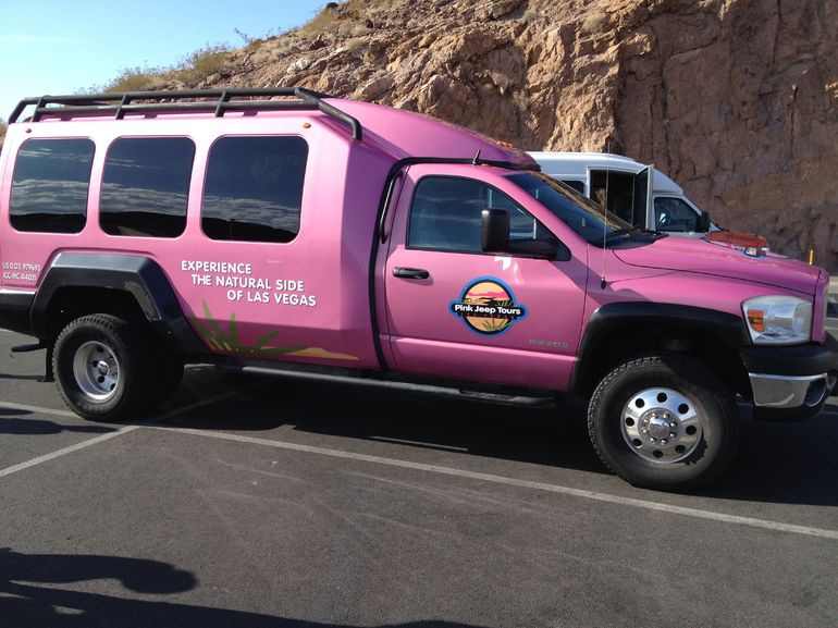 SUV taking the tour to the Grand Canyon
